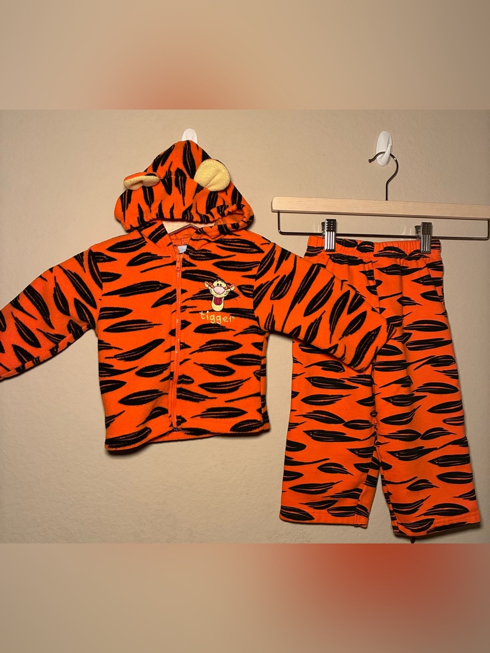 VTG Winnie The Pooh Tigger (9m-18m) fleece 2 Piece outfit